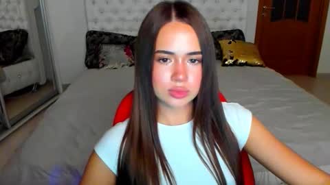 Snapshot of mmm_bananaa_ chatting on October 28, 2025, 6:32 pm Beata online show from October 28, 2025, 6:32 pm