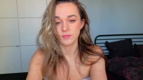 mmminnie online show from March 27, 2026, 7:58 am