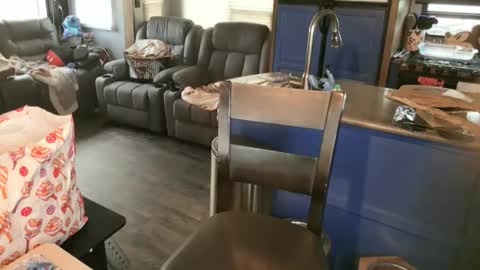 Snapshot of mmmthatsfunnn chatting on February 10, 2026, 11:42 pm mmmthatsfunnn online show from February 10, 2026, 11:42 pm