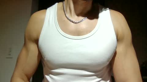 Snapshot of mmuscularman chatting on June 19, 2026, 7:01 am mmuscularman online show from June 19, 2026, 7:01 am