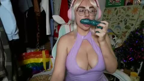 Snapshot of mochi_rainbow chatting on December 31, 2024, 8:23 pm The Mochi Rainbow Variety Show online show from December 31, 2024, 8:23 pm