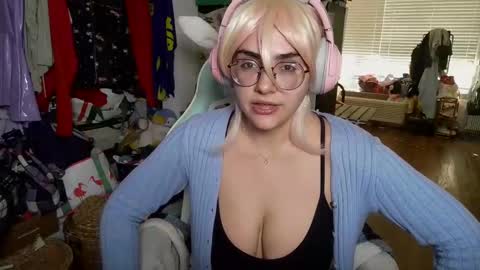 Snapshot of mochi_rainbow chatting on January 8, 2025, 8:07 pm The Mochi Rainbow Variety Show online show from January 8, 2025, 8:07 pm