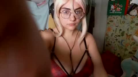 Snapshot of mochi_rainbow chatting on February 27, 2025, 6:09 pm The Mochi Rainbow Variety Show online show from February 27, 2025, 6:09 pm