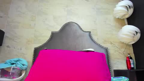 Snapshot of models_sophia chatting on April 17, 2026, 7:28 pm Sophia online show from April 17, 2026, 7:28 pm