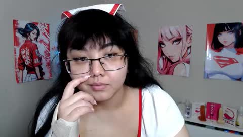 Molly online show from November 17, 2025, 4:40 am