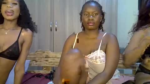 Snapshot of moh_sexy chatting on September 16, 2025, 6:03 am Moh online show from September 16, 2025, 6:03 am