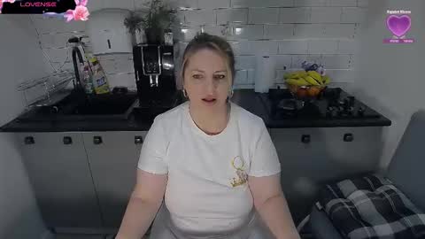 erika online show from December 22, 2025, 7:38 am