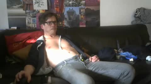 Snapshot of mojoflow39 chatting on December 5, 2024, 9:39 am Fr online show from December 5, 2024, 9:39 am