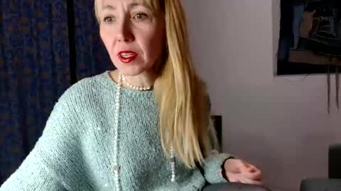 Snapshot of molliart chatting on February 2, 2026, 6:06 pm molliart online show from February 2, 2026, 6:06 pm