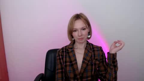 mollilove online show from May 19, 2026, 9:37 am