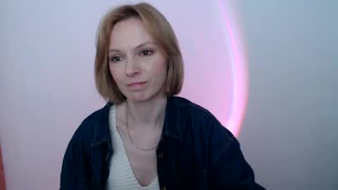 mollilove online show from June 8, 2026, 8:15 am