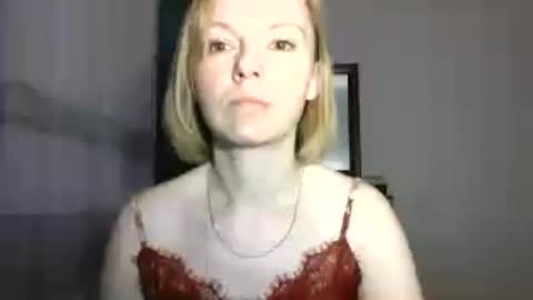 mollilove online show from June 12, 2026, 5:56 pm
