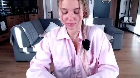 Molly online show from March 11, 2026, 1:17 pm