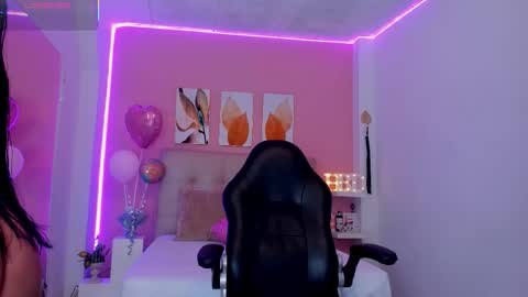 Snapshot of molly_h0t chatting on February 23, 2026, 12:24 pm online show from February 23, 2026, 12:24 pm