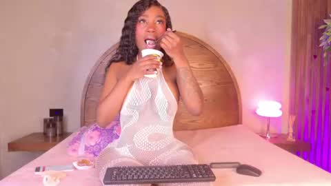 Snapshot of molly_jackson chatting on July 6, 2026, 10:45 pm Molly Jackson online show from July 6, 2026, 10:45 pm