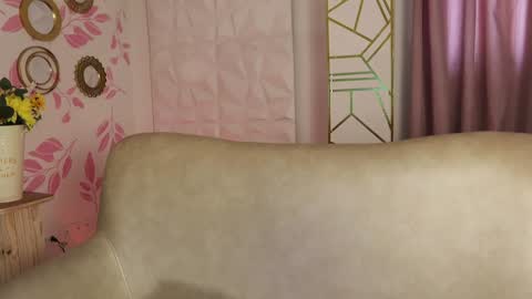   MOLLY   online show from January 15, 2025, 2:56 pm