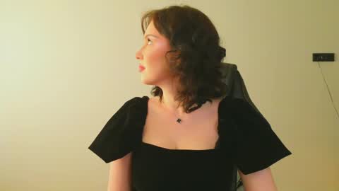 Snapshot of molly_millerr chatting on May 22, 2026, 3:17 pm molly_millerr online show from May 22, 2026, 3:17 pm