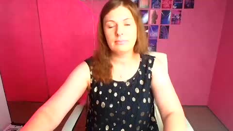 Snapshot of molly_mis chatting on July 1, 2026, 11:45 am Molly online show from July 1, 2026, 11:45 am