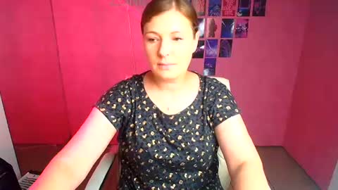 Snapshot of molly_mis chatting on July 6, 2026, 11:40 am Molly online show from July 6, 2026, 11:40 am
