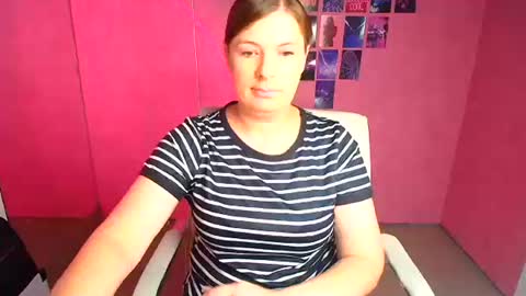 Snapshot of molly_mis chatting on July 8, 2026, 12:20 pm Molly online show from July 8, 2026, 12:20 pm