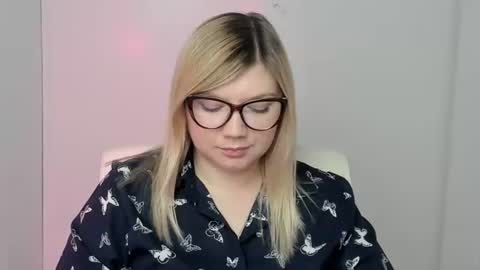 Molly online show from October 12, 2025, 12:26 pm