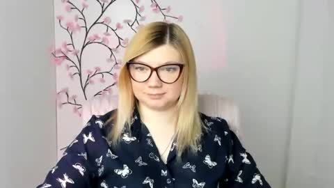 Snapshot of molly_moree chatting on April 29, 2026, 11:36 am Molly online show from April 29, 2026, 11:36 am