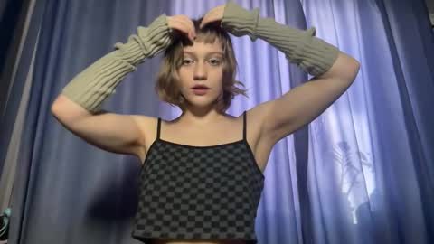 Snapshot of molly_poly chatting on November 17, 2025, 9:59 am molly_poly online show from November 17, 2025, 9:59 am