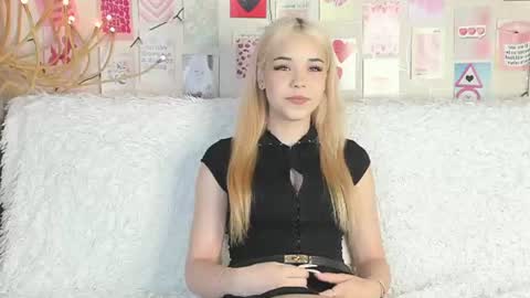 Milena online show from August 3, 2026, 2:22 pm