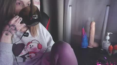 I have new photos come and see with love Molly online show from January 6, 2025, 2:15 am