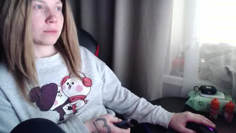 I have new photos come and see with love Molly online show from October 22, 2025, 11:10 am