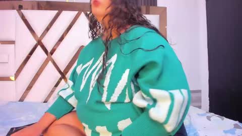 Snapshot of molly_sweetee chatting on June 7, 2026, 1:43 am Yuli online show from June 7, 2026, 1:43 am
