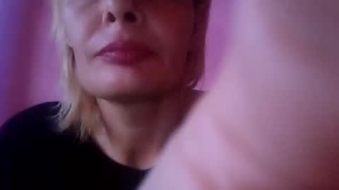 Snapshot of molly_tanya chatting on December 10, 2024, 11:32 am Tanya online show from December 10, 2024, 11:32 am