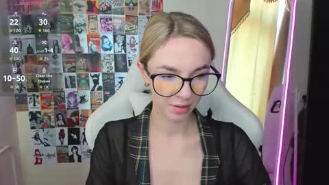 Snapshot of mollydevonn chatting on September 19, 2025, 1:18 am Molly online show from September 19, 2025, 1:18 am