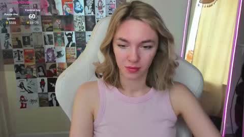 Snapshot of mollydevonn chatting on September 20, 2025, 2:01 am Molly online show from September 20, 2025, 2:01 am
