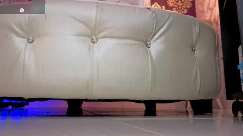 Molly Evanss online show from October 11, 2025, 2:26 pm