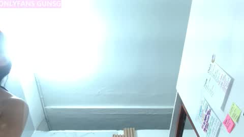 Snapshot of mollyguns chatting on October 15, 2025, 8:31 pm MOLLY GUNSG online show from October 15, 2025, 8:31 pm