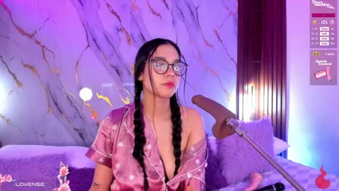 Snapshot of mollylewis18 chatting on April 17, 2026, 8:12 pm New girl Emily Valentina Michelle online show from April 17, 2026, 8:12 pm