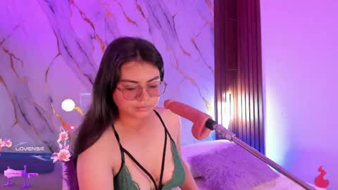 Snapshot of mollylewis18 chatting on May 4, 2026, 3:08 pm New girl Emily Valentina Michelle online show from May 4, 2026, 3:08 pm
