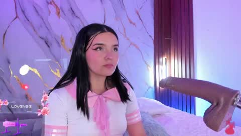 Snapshot of mollylewis18 chatting on May 8, 2026, 2:39 am New girl Emily Valentina Michelle online show from May 8, 2026, 2:39 am