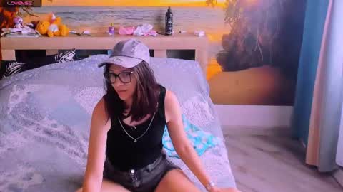 Snapshot of mollylollipop20 chatting on June 15, 2026, 3:42 am KIRA online show from June 15, 2026, 3:42 am
