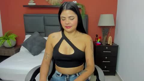 mollylove_ online show from November 15, 2025, 12:02 pm