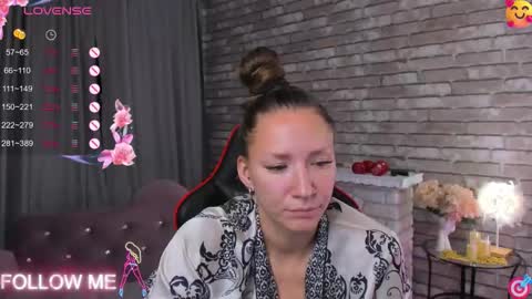 hi im Molly heregreat boobs big heart  warm pussy  online show from October 9, 2025, 2:09 am