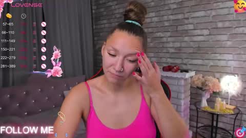 hi im Molly heregreat boobs big heart  warm pussy  online show from October 10, 2025, 12:42 am