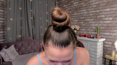 hi im Molly heregreat boobs big heart  warm pussy  online show from April 15, 2026, 1:01 am