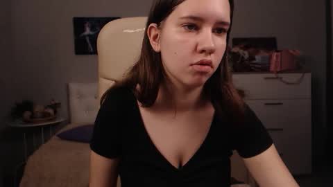 Snapshot of mollyrass chatting on November 17, 2025, 10:32 am Molly online show from November 17, 2025, 10:32 am