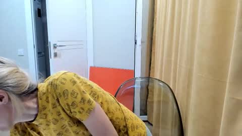 AngelMomm online show from September 22, 2025, 5:15 pm