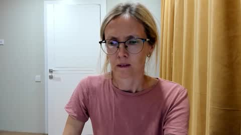 AngelMomm online show from September 25, 2025, 3:49 pm