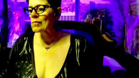 Snapshot of mollysun chatting on June 17, 2026, 6:42 pm MollySun Nina Randmann online show from June 17, 2026, 6:42 pm