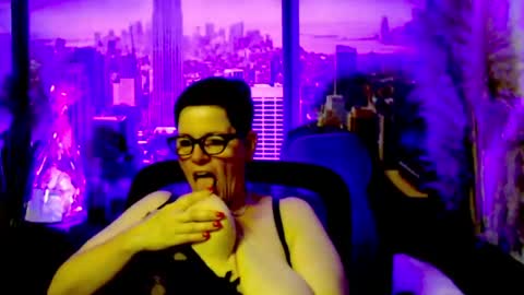 Snapshot of mollysun chatting on June 19, 2026, 5:28 pm MollySun Nina Randmann online show from June 19, 2026, 5:28 pm