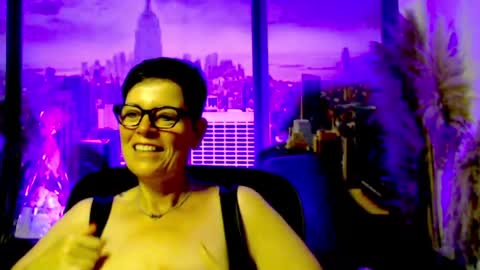 Snapshot of mollysun chatting on July 15, 2026, 2:33 pm MollySun Nina Randmann online show from July 15, 2026, 2:33 pm